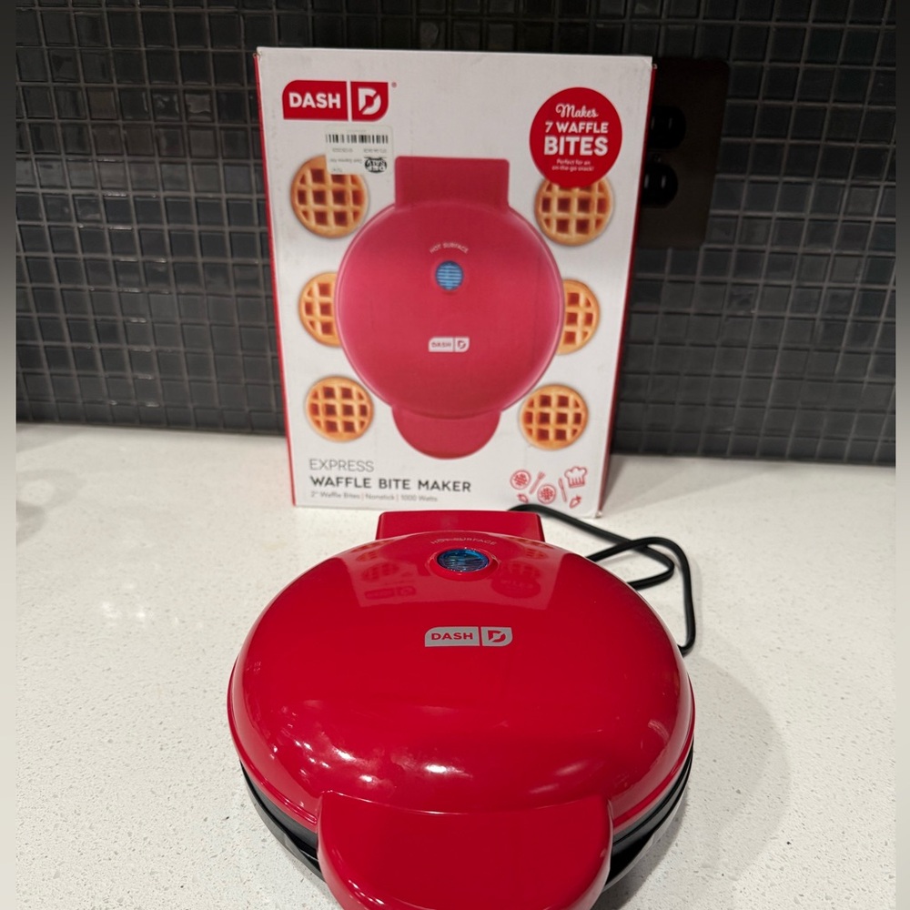 Dash 7 waffle bike maker